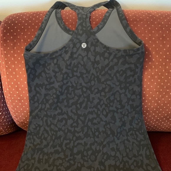Lululemon Cool Racerback Nulu Black Camo EUC 6 - Picture 5 of 5